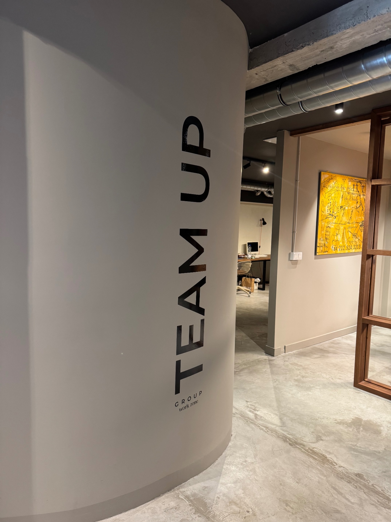 TEAM UP · pared curva